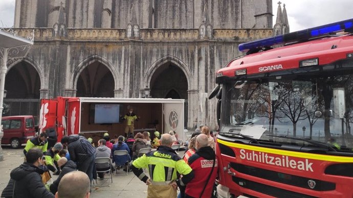 Aula Móvil de los bomberos de Bizkaia en Lekeitio