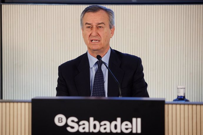 El CEO de Banc Sabadell, César González-Bueno, durant una roda de premsa de presentació dels resultats de Banc Sabadell corresponents al primer trimestre del 2024
