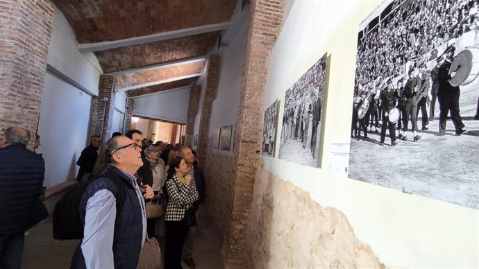 Inauguración de la exposición fotográfica 'Entre el ruedo y la memoria. Historia de nuestra plaza' en la plaza de toros de Ciudad Real.