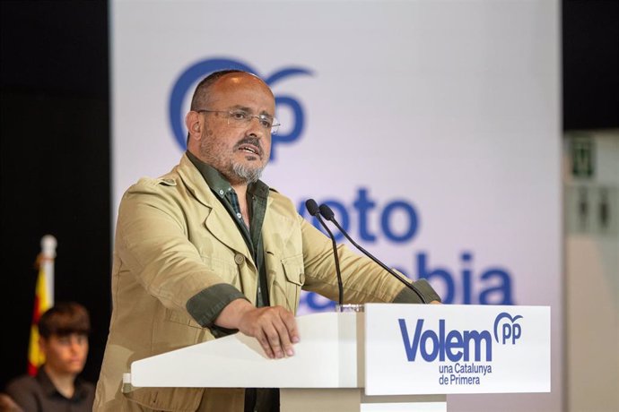 El candidato del PP a las elecciones catalanas, Alejandro Fernández, este domingo en Lleida