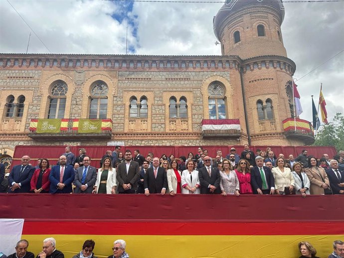 Autoridades en la Fiesta del Olivo de Mora.