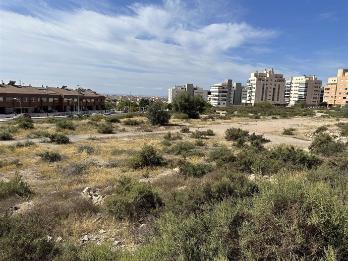 Solar para la construcción del Parque de Deportes Urbanos del Mediterráneo en la zona de Villablanca (Almería).