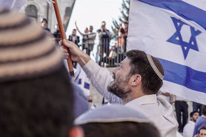 Archivo - June 15, 2021, Jerusalem, Israel: Parliament Member BEZALEL SMICH of the Religious Zionism Party joins thousands identifying with the nationaloist religious Zionist streams marching in the annual Dance of Flags March from downtown Jerusalem to t