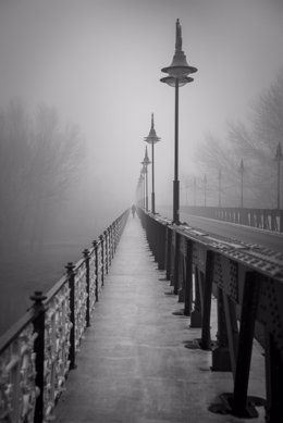 El fotógrafo riojano Edu San Vicente ha sido seleccionado como finalista en el Concurso Internacional de Fotografía PhotoFUNIBER24 con su obra paseando entre la niebla