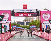 Foto: Lidl-Trek gana con caída y pone a Gaia Realini líder de La Vuelta Femenina
