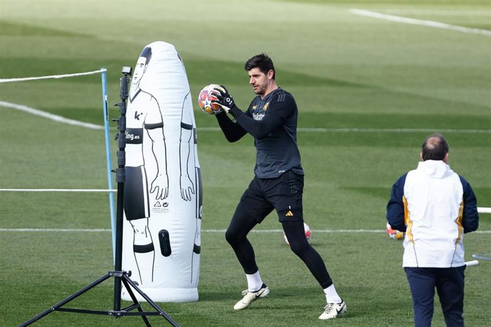 Archivo - Thibaut Courtois durante un entrenamiento con el Real Madrid