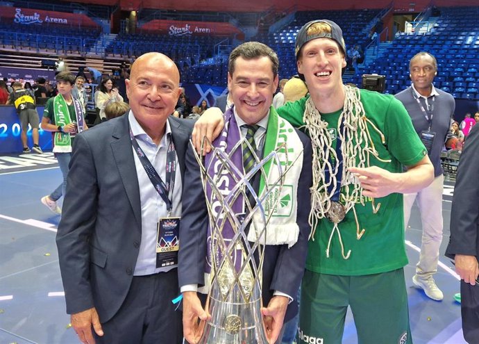 El presidente de la Junta de Andalucía, Juanma Moreno, ha acudido a la final de la Final Four de la Basketball Champions League.