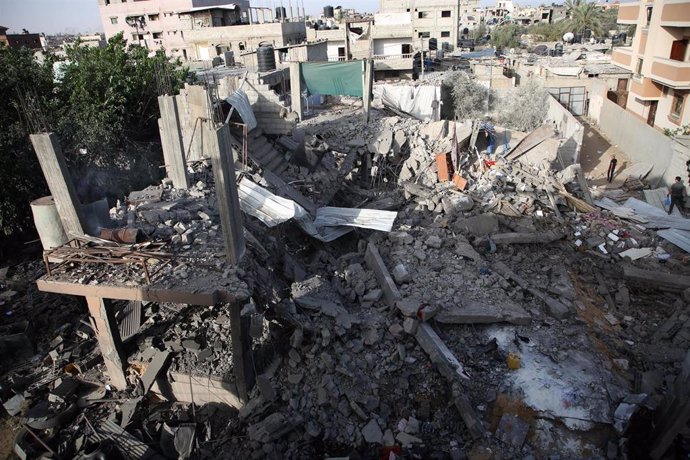 Edificio destruido por un bombardeo israelí en la ciudad de Rafá, en el sur de la Franja de Gaza