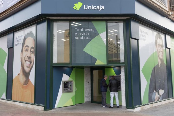 Archivo - Sucursal de Unicaja.