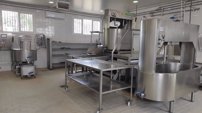 Planta Piloto de Lácteos del Ifapa en Hinojosa del Duque donde se desarrollará la nueva modalidad formativa de especialización en producción láctea.