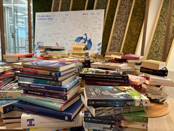 Empleados de Roche donan más de 350 libros a la Fundación ONCE