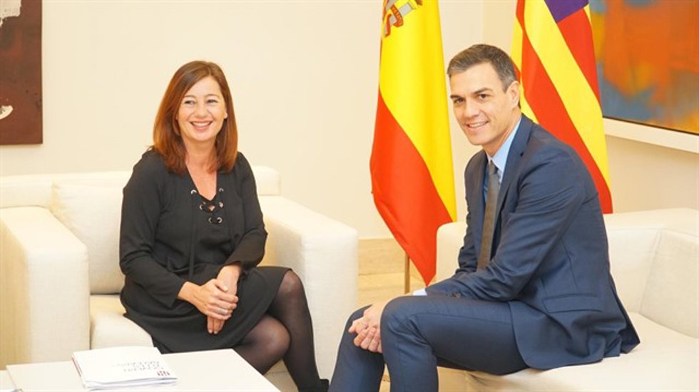 Archivo - La presidenta del Congreso, Francina Armengol, y el presidente del Gobierno, Pedro Sánchez, en una reunión