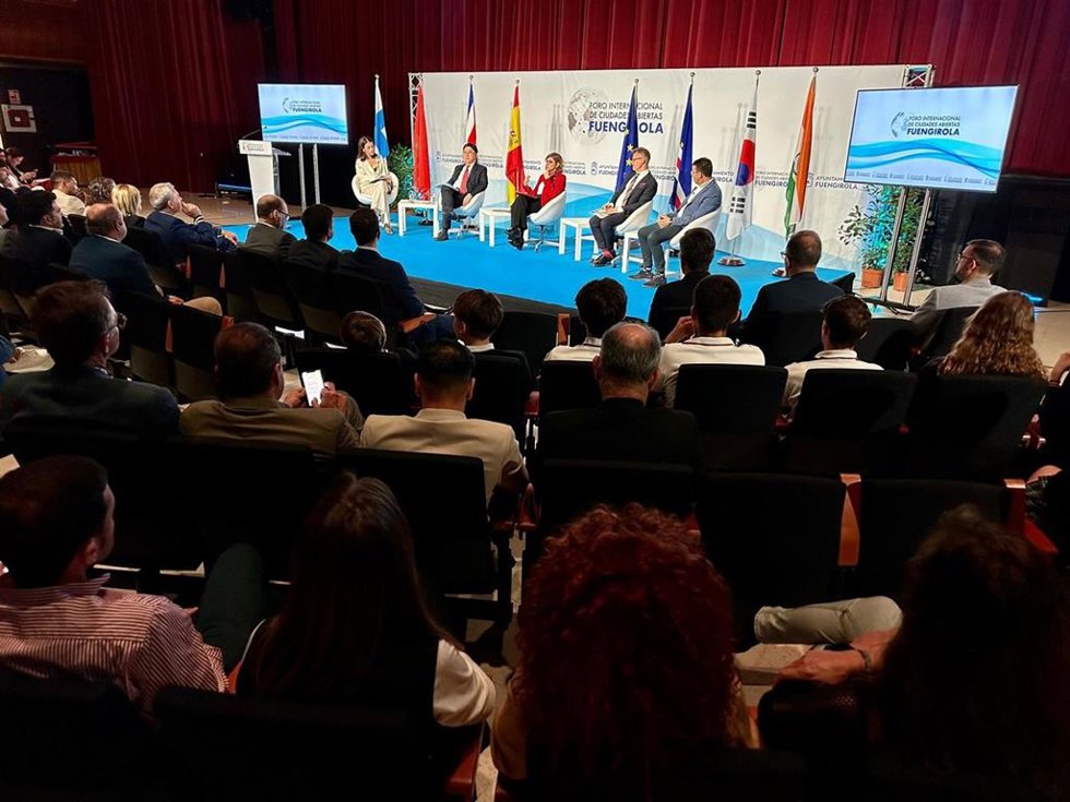 Altos representantes de países de cuatro continentes se dan cita en este encuentro en el que se aborda el presente y el futuro del turismo mundial.