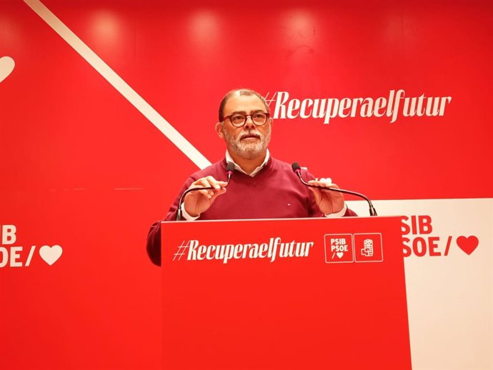 El secretario de Organización del PSIB, Cosme Bonet, en rueda de prensa.