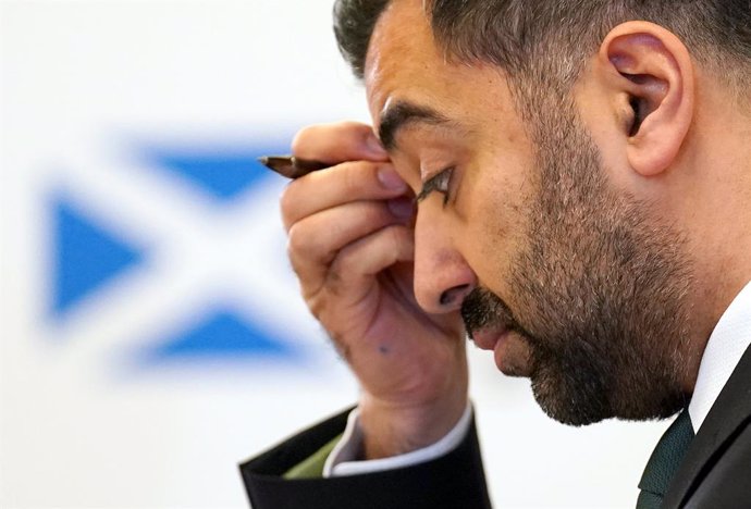 Archivo - 08 January 2024, United Kingdom, Glasgow: First Minister of Scotland Humza Yousaf delivers a speech on the Scottish economy and independence, at the University of Glasgow, during the first in a series of events as he sets out his party's case ah