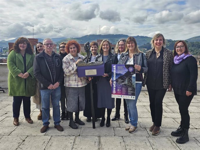 Alcaldesas y concejalas de Igualdad en la presentación de la marcha.