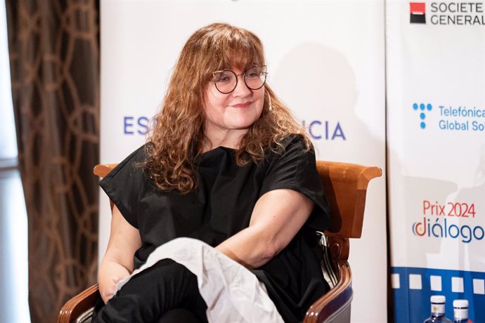 La directora de cine española, Isabel Coixet, ofrece a una rueda de prensa tras ser reconocidas con el Prix Diálogo 2024, en el Hotel Intercontinental, a 29 de abril de 2024, en Madrid (España). La directora de cine y guionista Isabel Coixet y la actriz f