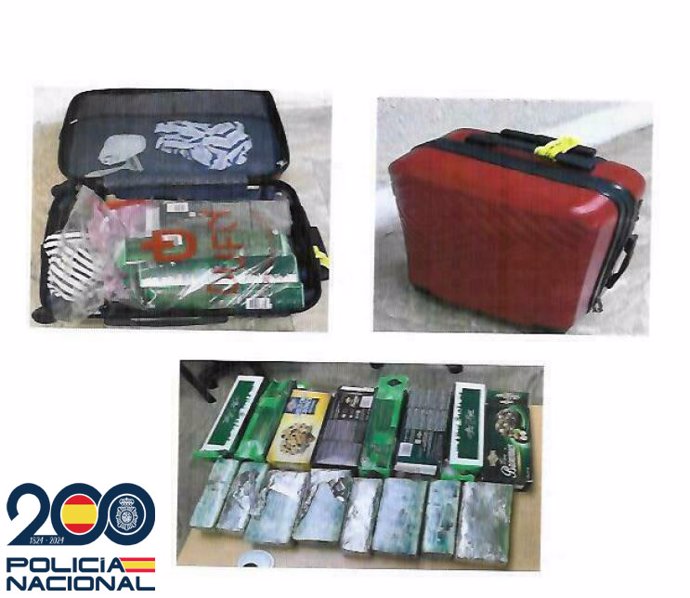 Las dos personas detenidas llevaban en su equipaje más de ocho kilos de cocaína