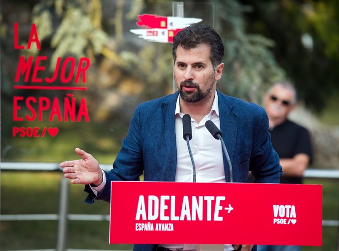 El secretario regional del PSOE en Castilla y León, Luis Tudanca, participa en un acto de campaña, en Burgos a 12 de julio de 2023.