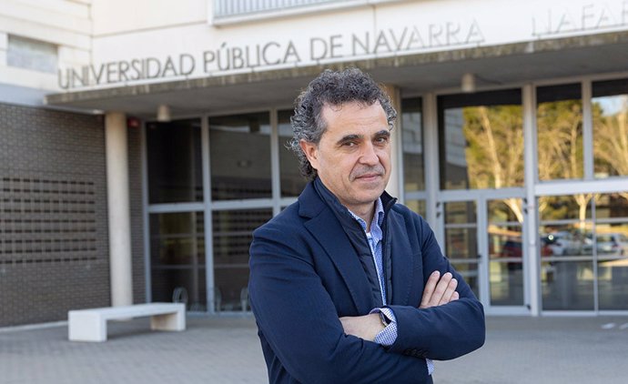 El profesor e investigador Santiago Sánchez Alegría, fotografiado en el campus de Tudela de la UPNA.