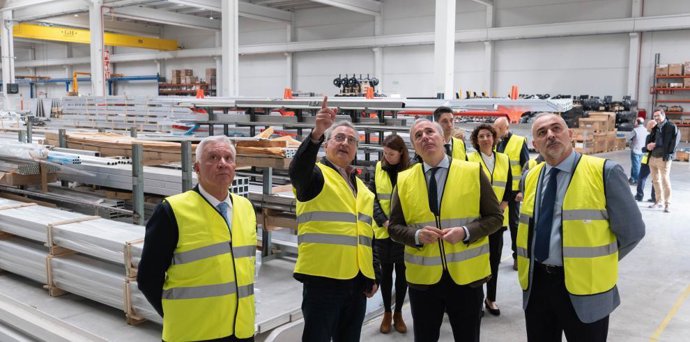 Jorge Azcón visita las instalaciones del Grupo Ferruz.