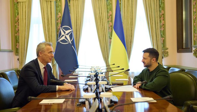 El presidente de Ucrania, Volodimir Zelenski, recibe al secretario general de la OTAN, Jens Stoltenberg