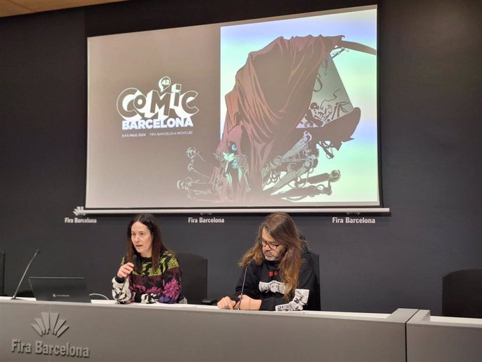 La directora general de Ficomic, Meritxell Puig, y el asesor global de contenidos del salón del cómic, Borja Crespo, en la rueda de prensa del 42 Comic Barcelona