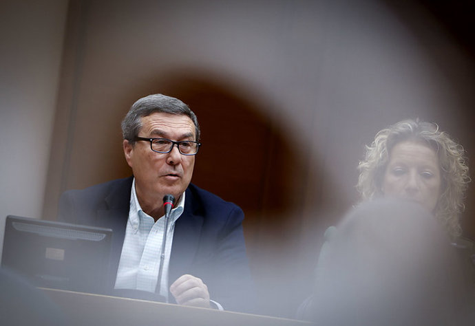 El conseller de sanidad, Marciano Gómez, cmparece en Les Corts