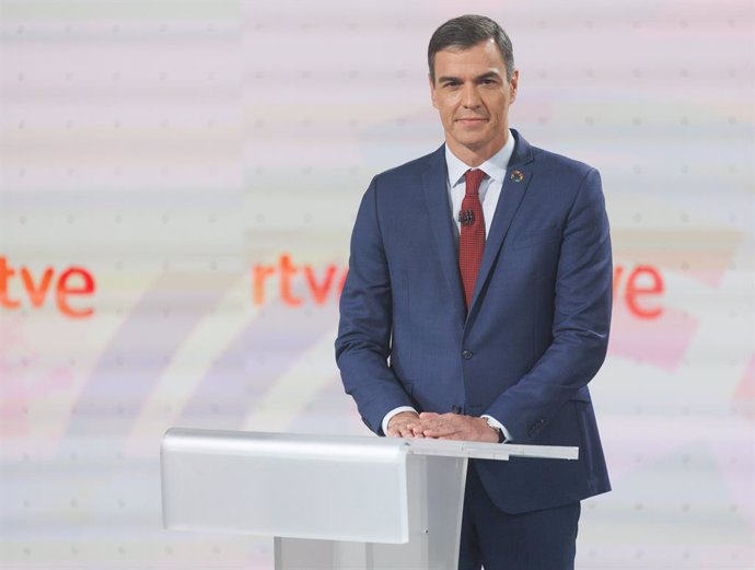 Archivo - Arxivo - El president del Govern i candidat a la reelecció pel PSOE, Pedro Sánchez, abans d'un debat electoral en RTVE  