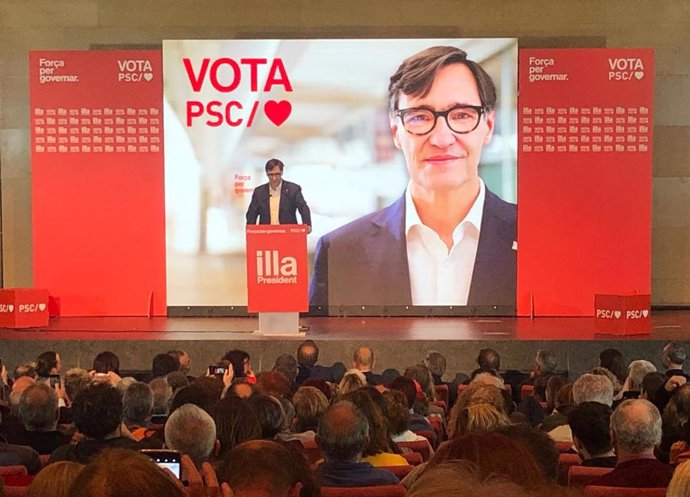 El líder y candidato del PSC al 12M, Salvador Illa, en un acto en Mataró (Barcelona)