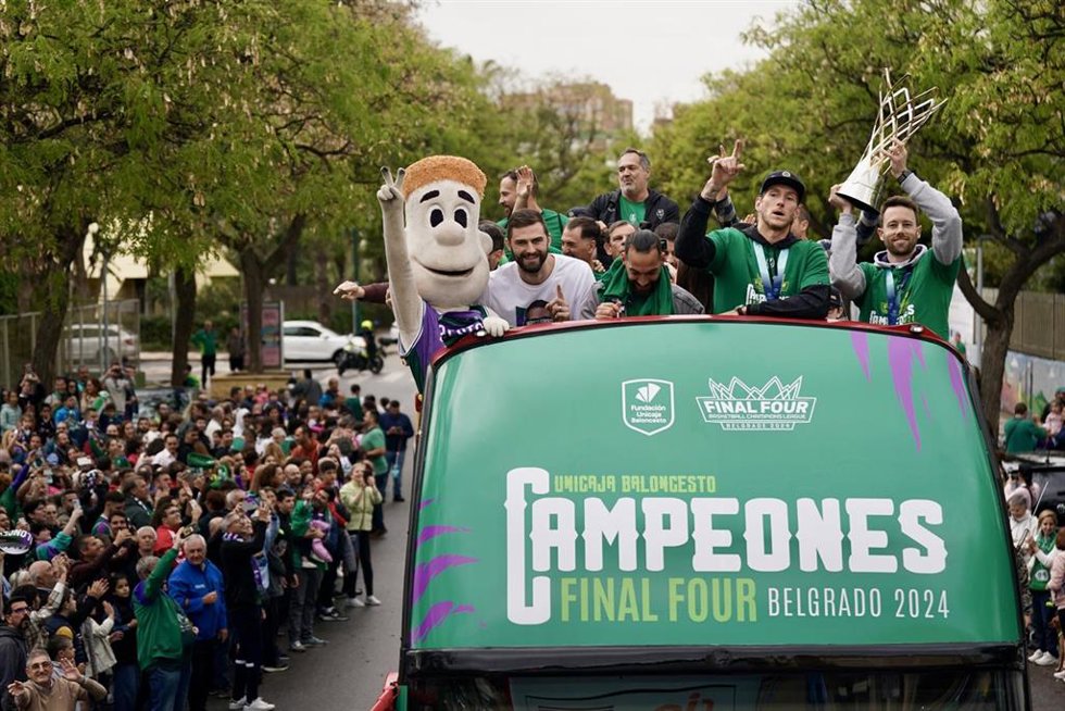 Recepción oficial al Club Unicaja Baloncesto con motivo de la obtención del título de campeón de la FIBA Basketball Champions League,