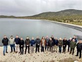 Foto: Carmen Crespo realiza una visita técnica al proyecto de modernización del riego en Lugros (Granada)