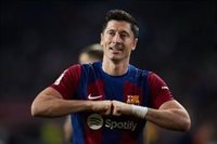 Lewandowski alivia los males del Barça ante el Valencia