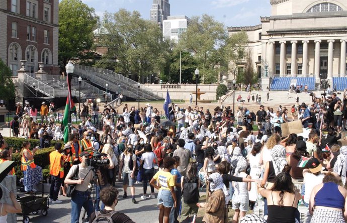 April 29, 2024, New York City, New York: (NEW) Anti-Israel Protest and encampment Deadline at Columbia University Campus Defied. April 29, 2024, New York, USA: A large numbers of Columbia university students defied the deadlines of 2pm and 2.30pm of today