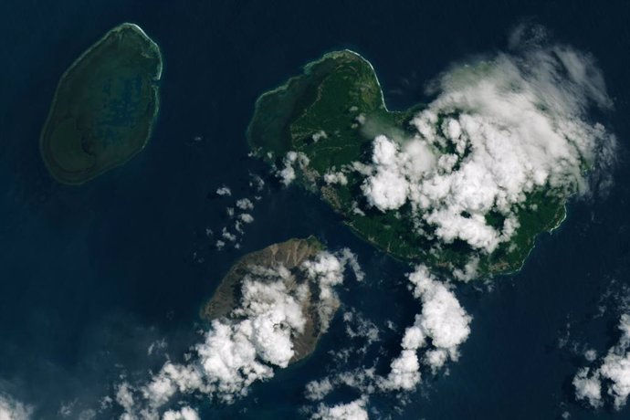 Vista aérea del volcán Ruang, en Indonesia (archivo)