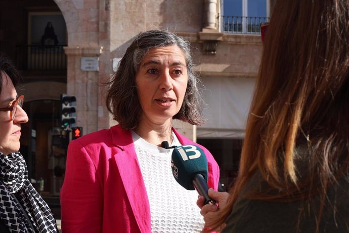 La portavoz de MÉS per Palma, Neus Truyol, en declaraciones a los medios.