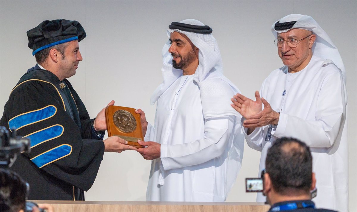 El viceprimer ministro de Emiratos Árabes clausura el Máster de Acción Humanitaria Sostenible UCAM-DIHAD
