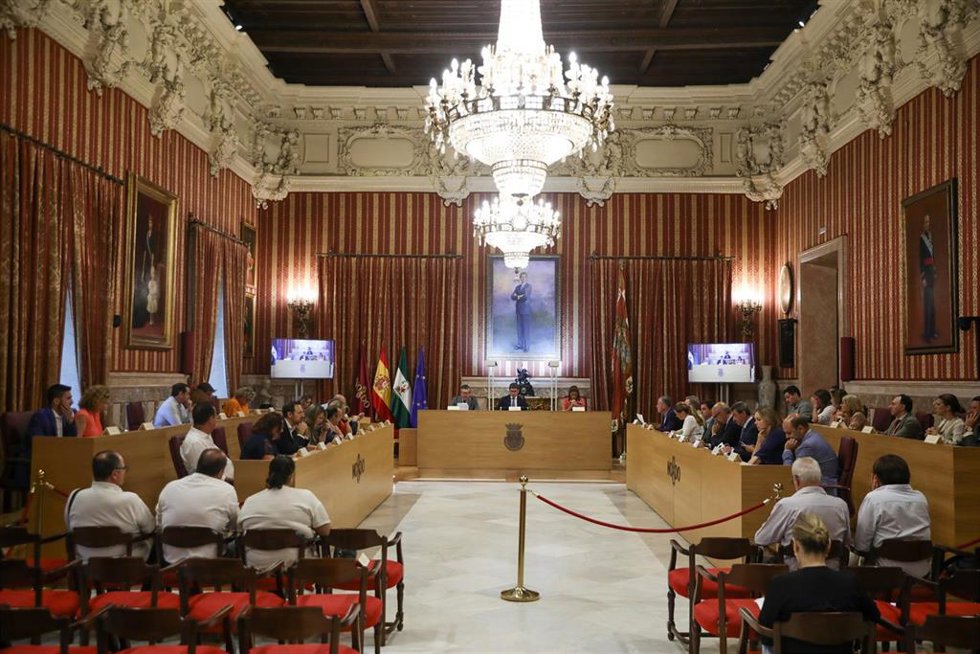 Archivo - Imagen de archivo del pleno del Ayuntamiento de Sevilla