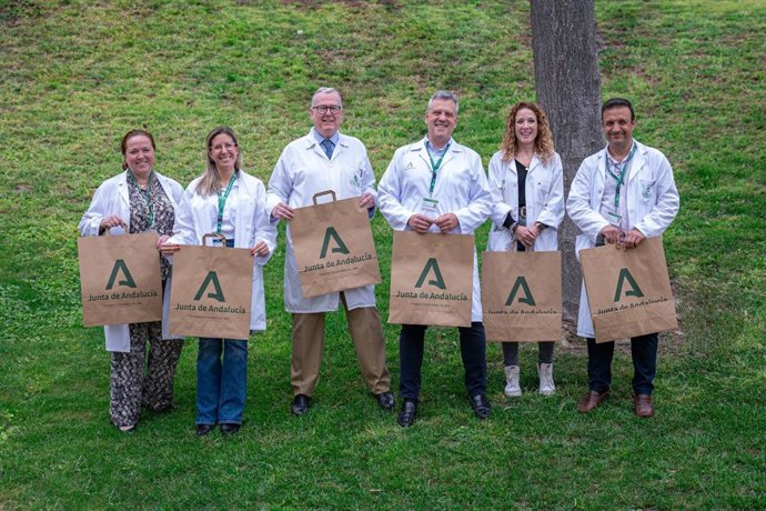 Bolsas de papel que sustituyen a las de plástico en el Hospital de Jaén