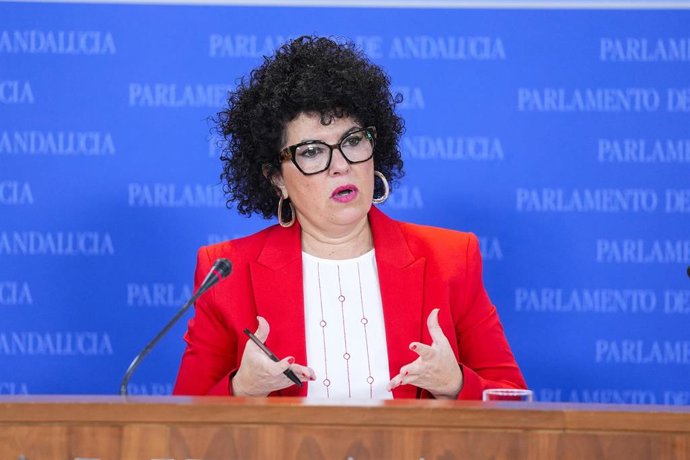 La presidenta del Grupo Parlamentario Mixto-Adelante Andalucía, Maribel Mora, este martes en rueda de prensa. 