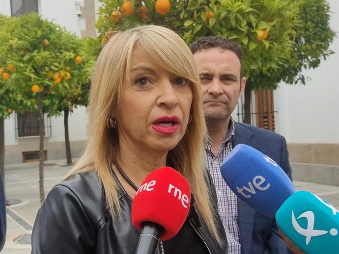 La protavoz del Grupo Parlamentario Socialista, Piedad Álvarez, ofrece declaraciones a los medios de comunicación.