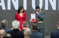 Comunidad concede la Gran Cruz de la Orden del Dos de Mayo al agente de la guardia civil fallecido en acto de servicio