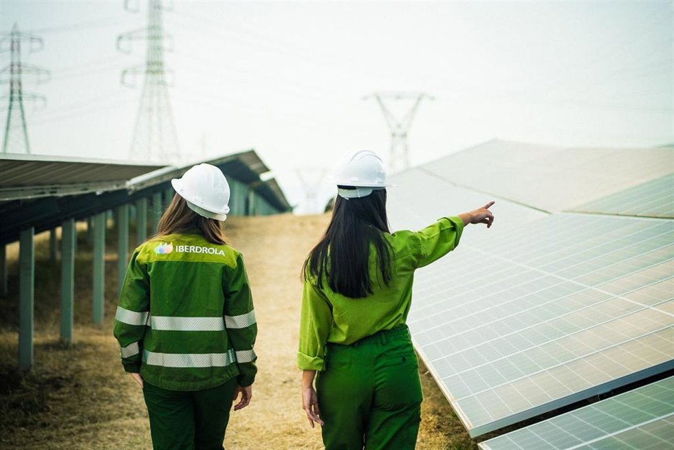Archivo - Parque fotovoltaico de Iberdrola
