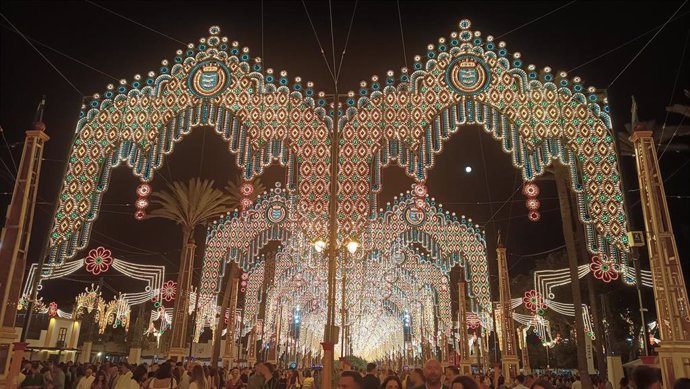 Archivo - Alumbrado de la Feria del Caballo 2023 en Jerez de la Frontera (Cádiz)