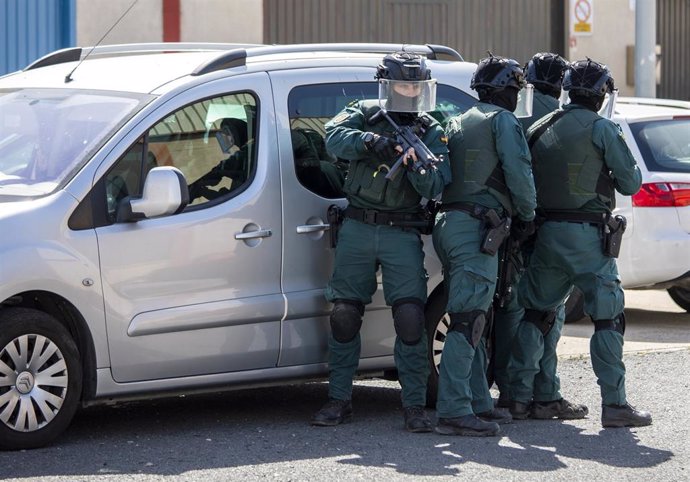 Archivo - Imagen de archivo de un operativo de la Guardia Civil contra el narcotráfico en la provincia de Huelva.