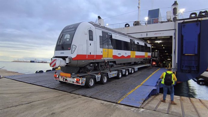 El segundo de los trenes fabricados por CAF para SFM llega a Mallorca.