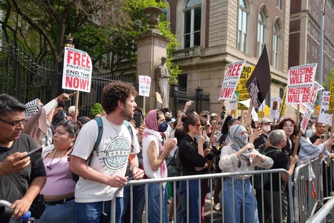 29 April 2024, US, New York City: Columbia University students participate in a protest against Israel's war in Gaza. Photo: Sonia Moskowitz Gordon/ZUMA Press Wire/dpa