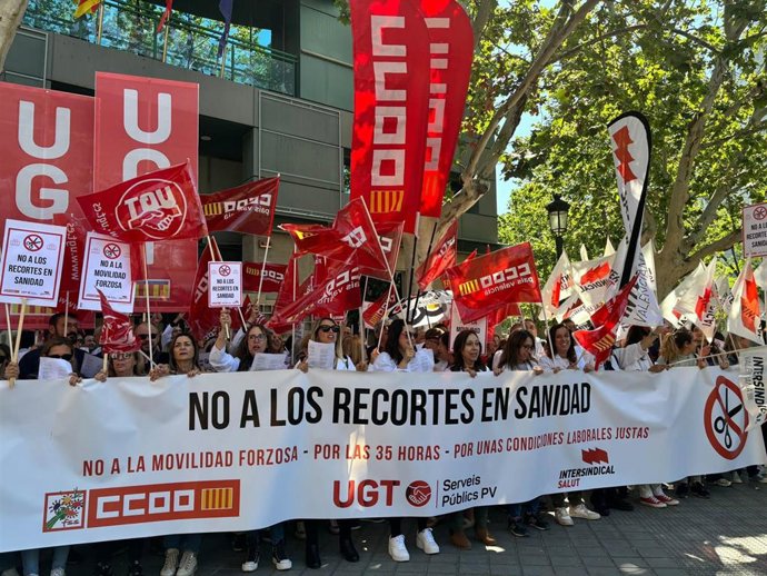 Personal sanitario se conenra frente a Conselleria contra "los recortes"