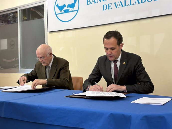EL presidente de la Diputación, Conrado Íscar, y el presidente del Banco de Alimentos, Jesús Mediavilla