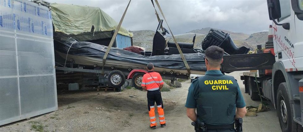 Narcolancha localizada en un invernadero de Albuñol (Granada).